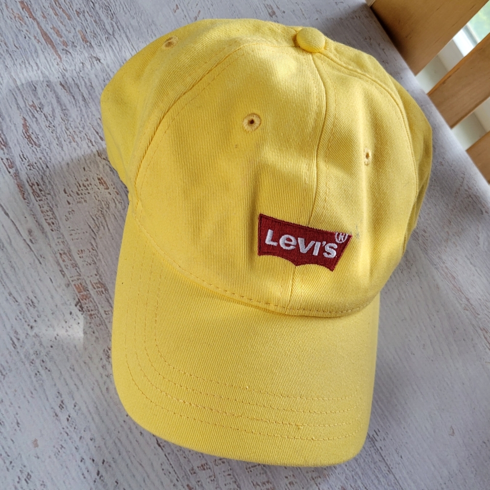 Levis hat